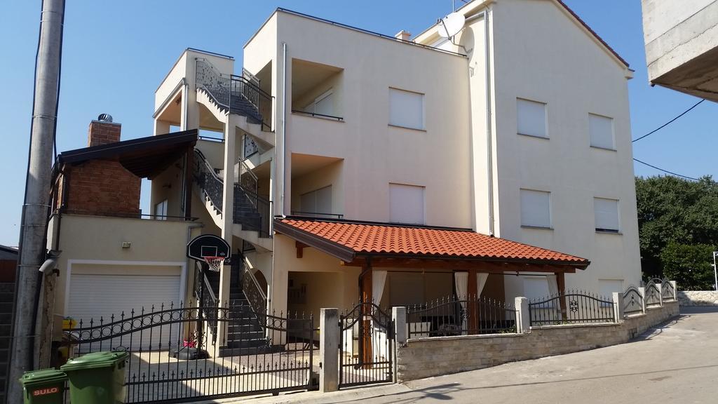 Apartmani Maksan Pakoštane Zewnętrze zdjęcie